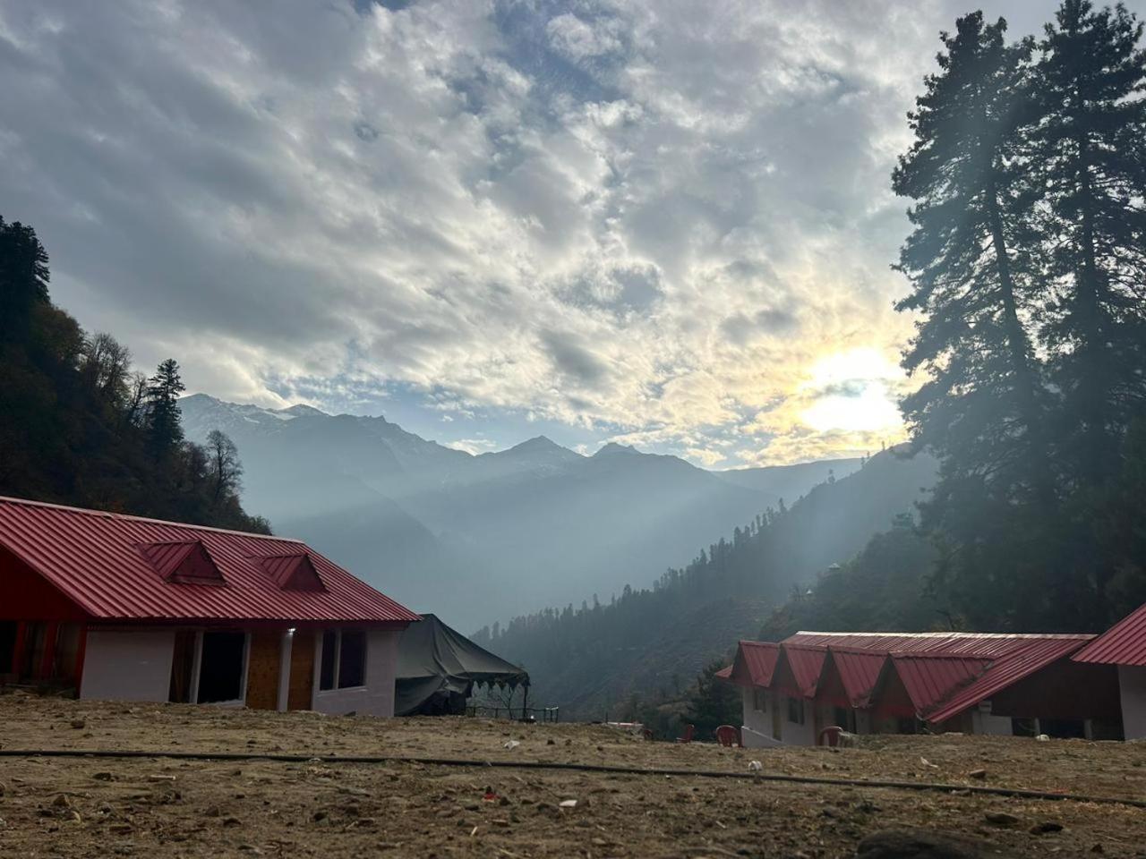 Hotel Lord Shiva Dimension Tosh Exterior foto